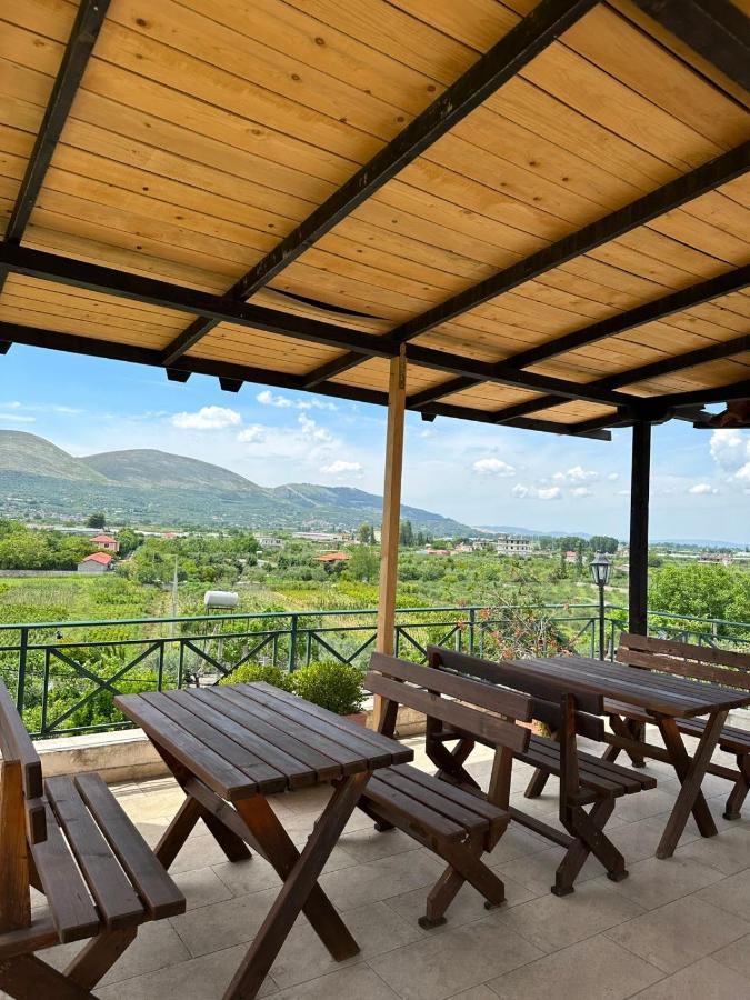 Bed & Breakfast Local Living Edi เบราท ภายนอก รูปภาพ