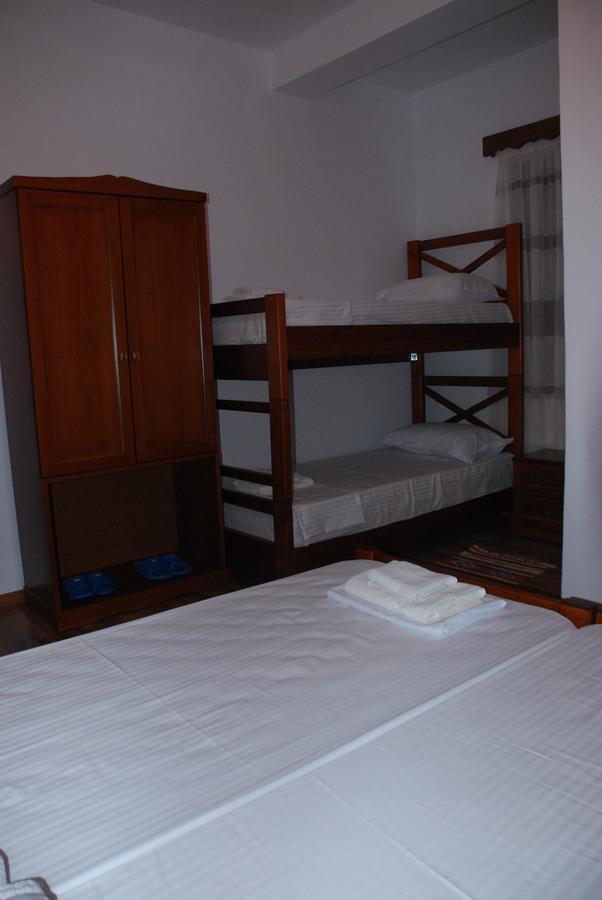 Bed & Breakfast Local Living Edi เบราท ภายนอก รูปภาพ