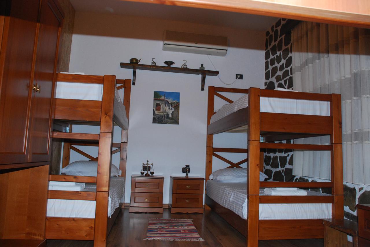 Bed & Breakfast Local Living Edi เบราท ภายนอก รูปภาพ