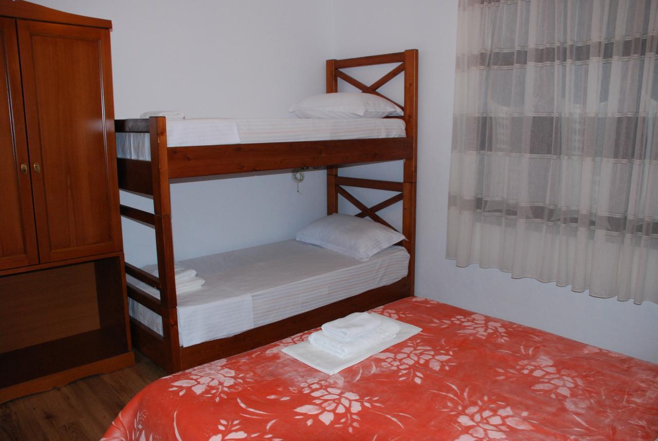 Bed & Breakfast Local Living Edi เบราท ภายนอก รูปภาพ