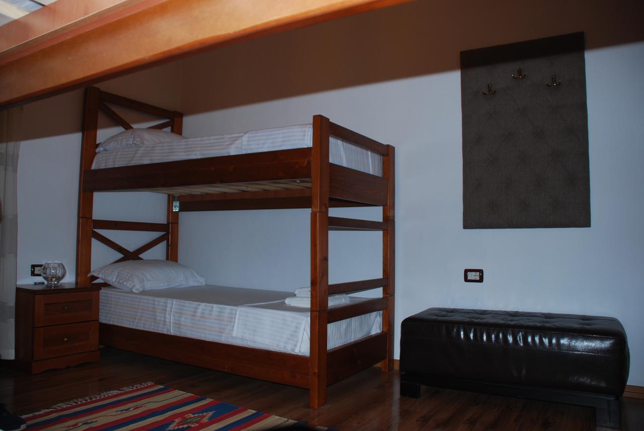 Bed & Breakfast Local Living Edi เบราท ภายนอก รูปภาพ