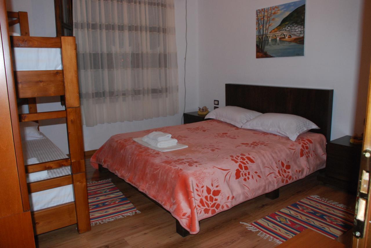 Bed & Breakfast Local Living Edi เบราท ภายนอก รูปภาพ