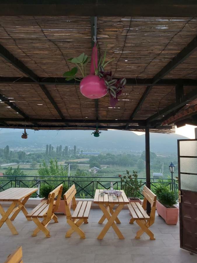 Bed & Breakfast Local Living Edi เบราท ภายนอก รูปภาพ